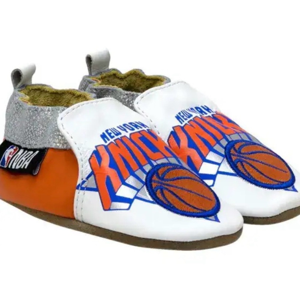 Robeez Soft Soles | NBA New York Knicks | NBA | 0-6 Months Crib Shoes | Baby
